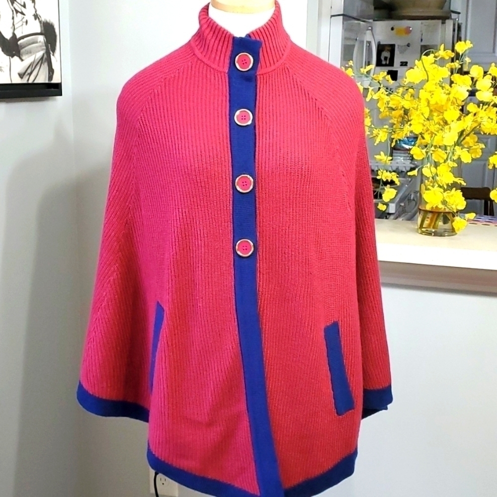 HH cape, burgundy with blue trim. 2 pockets. Great buttons XS